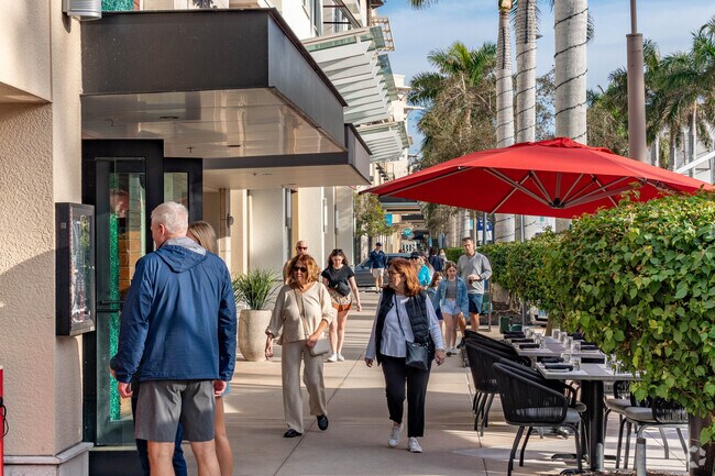 Audobon Country Club is surrounded by outdoor shopping centers with endless retail options.