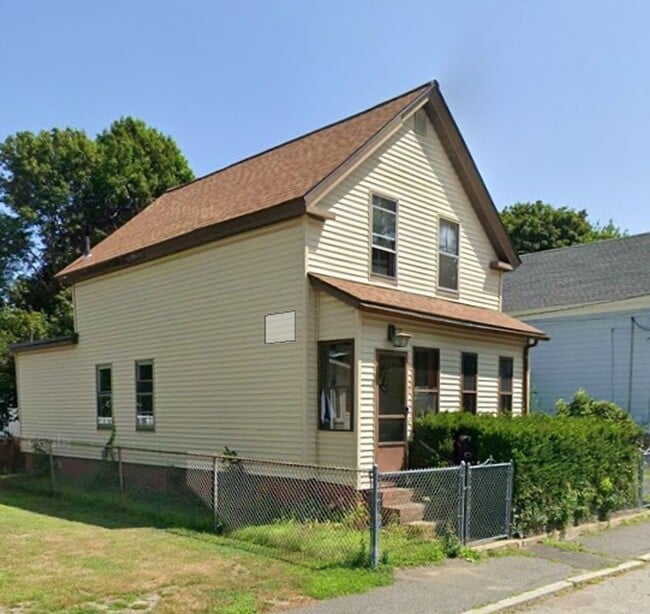 24 Roper St, Lowell, MA 01852 - photo 2