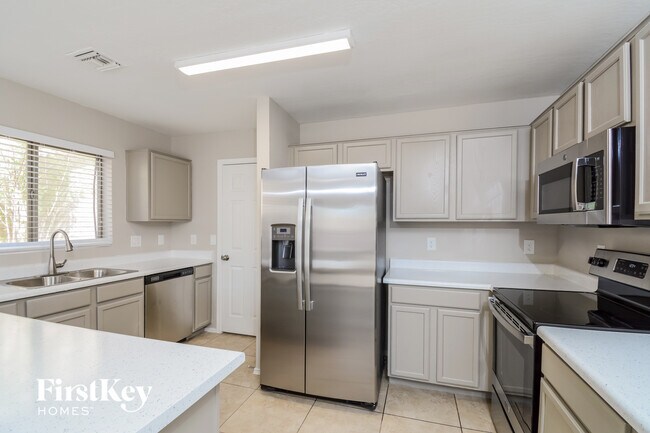 3131 W Jessica Ln, Phoenix, AZ 85041 - photo 4