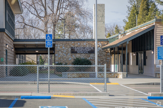 The student teacher ratio at Camino Elementary School is 21 to 1.