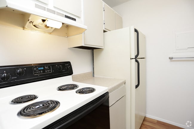 Peppertree Apartments, Kalamazoo, MI 49009 - photo 5