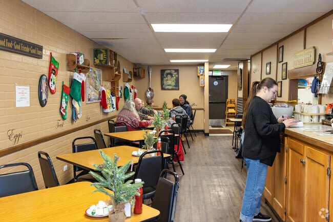 Lisa's Place welcomes Hillcrest neighbors for warm, friendly meals.