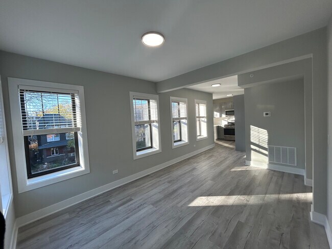 1131 Oak Ave unit 1137-2E, Evanston, IL 60202 - photo 2