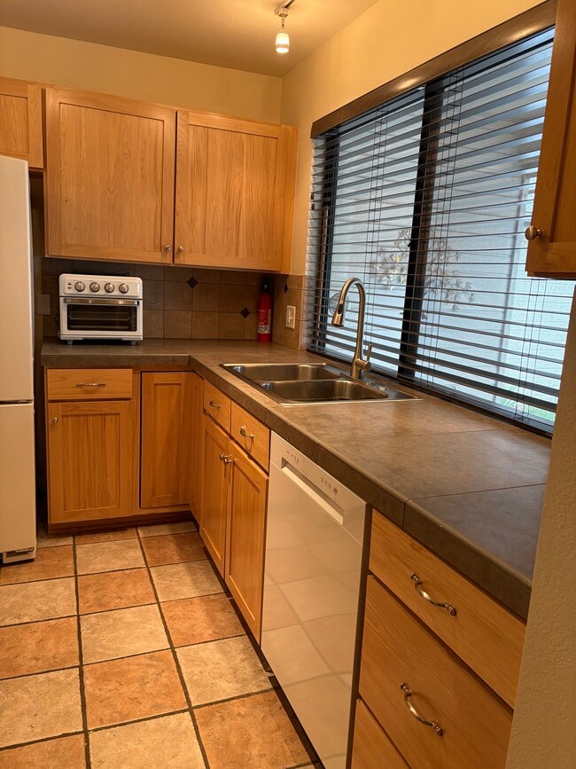 Kitchen w/new dishwasher