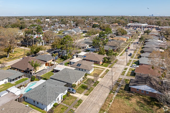 While River Ridge is mostly residential there are many retail options as well.