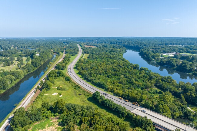 Harrisburg sits along the edge of the canal and the Savannah River.