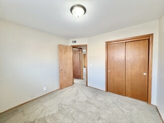 1320 N Randall Ave Unit 4, Janesville, WI 53545