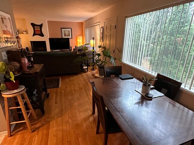 3839 SW Marigold St unit 3839 SW Marigold st, Portland, OR 97219 - photo 4