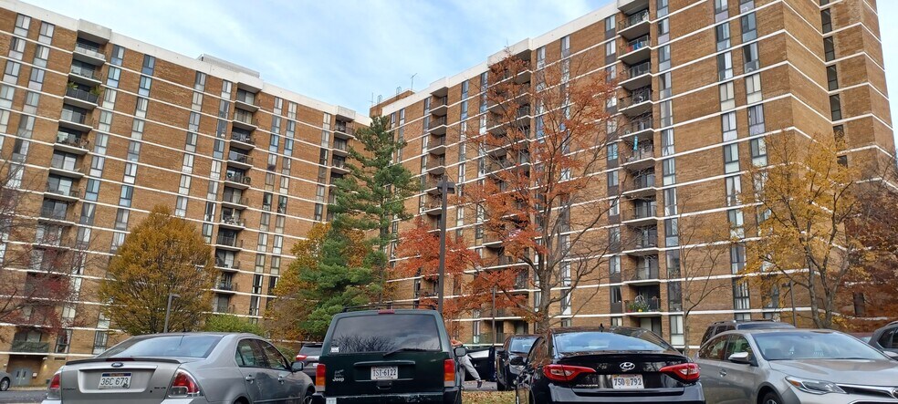 Idylwood Towers unit 812E, Falls Church, VA 22043 - photo 1