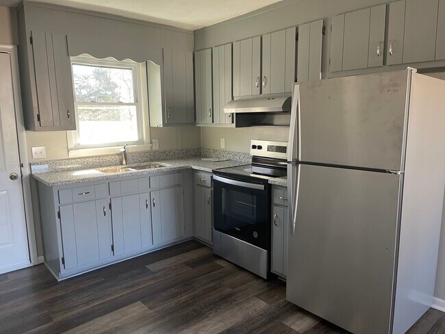 305 Houseal St unit 305 Houseal St Cedar, Cedartown, GA 30125 - photo 3