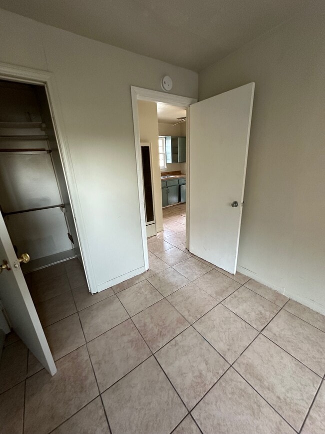 5125 1/2 Clara St, Cudahy, CA 90201 - photo 4