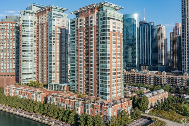 High Rise Condos are the predominant type of housing to be found in Streeterville.