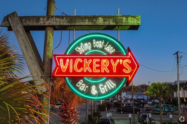 Vickery’s Bar & Grill is a favorite dining spot near Longpoint.