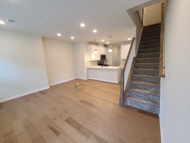 622 Sadie Cir, New Brunswick, NJ 08901 - photo 3