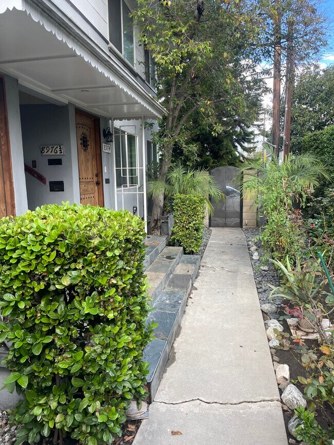 8974 Cadillac Ave, Los Angeles, CA 90034 - photo 5