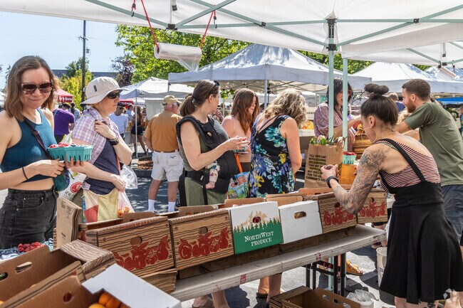 Hosted in the Keyt Bank parking lost, the farmer's market happens every Sunday June to October.