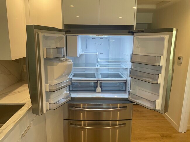 22261 Haynes St, Los Angeles, CA 91303 - photo 4