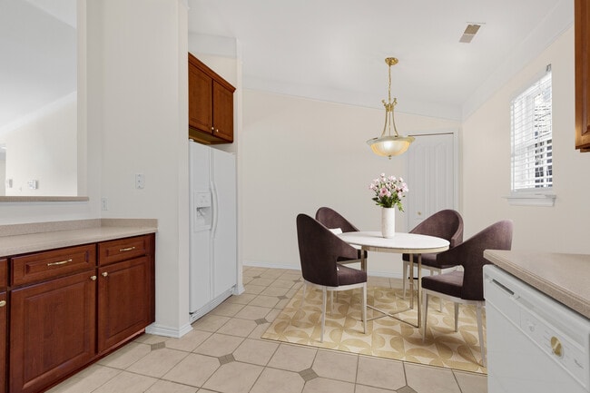 Brandywine Apartments, West Bloomfield, MI 48322 - photo 5