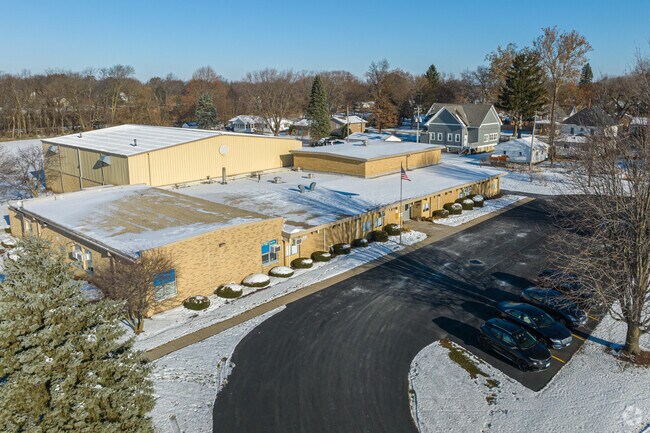 Millbrook Junior High School has a  student-teacher ratio of 14 to 1.