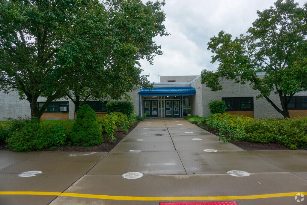 Patrick McGaheran Elementary School provides education in the neighborhood of 
Hunterdon County