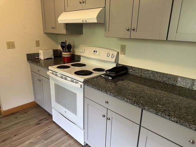 9 Langdon St unit 9 Langdon, Plymouth, NH 03264 - photo 6