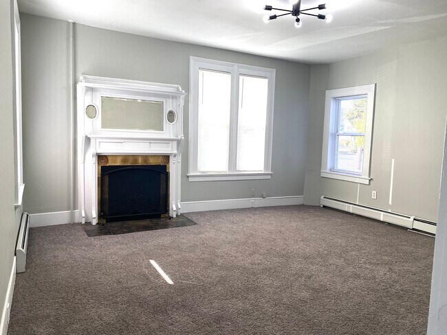 72 Broad St unit 1, Plainville, CT 06062 - photo 3