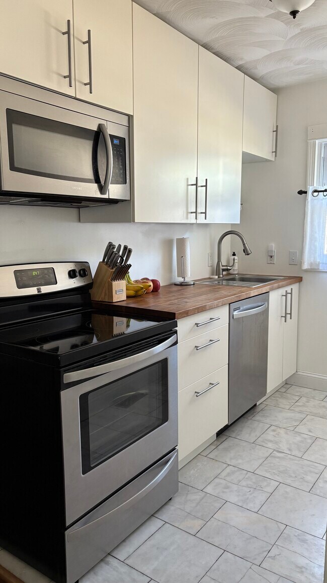 353 Robinson Ave Unit 1st Floor, Attleboro, MA 02703