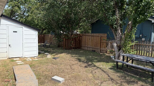 1802 E University Ave, Georgetown, TX 78626 - photo 4