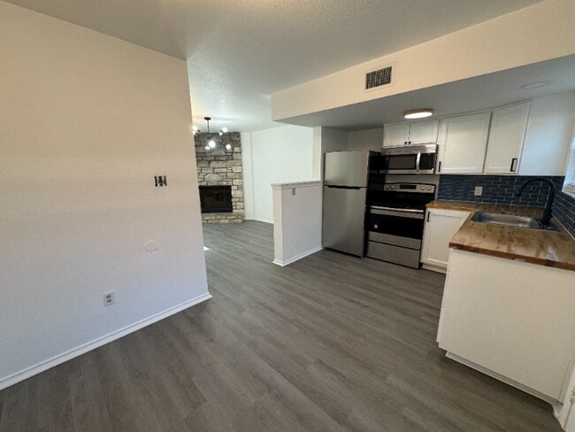 2902 Sweeney Ln unit 3, Austin, TX 78723 - photo 5