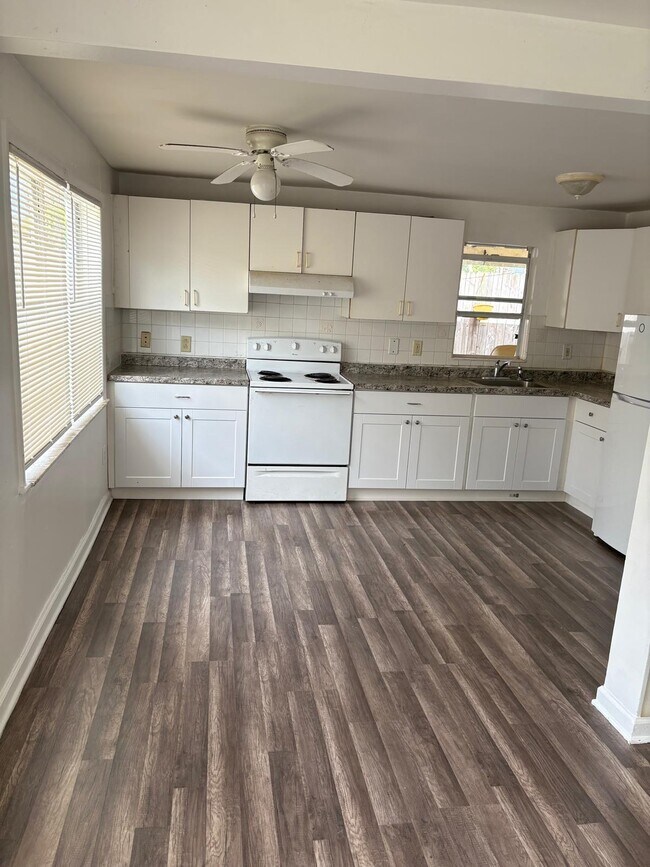 524 S B St Unit Rear Lower Apt., Lake Worth, FL 33460