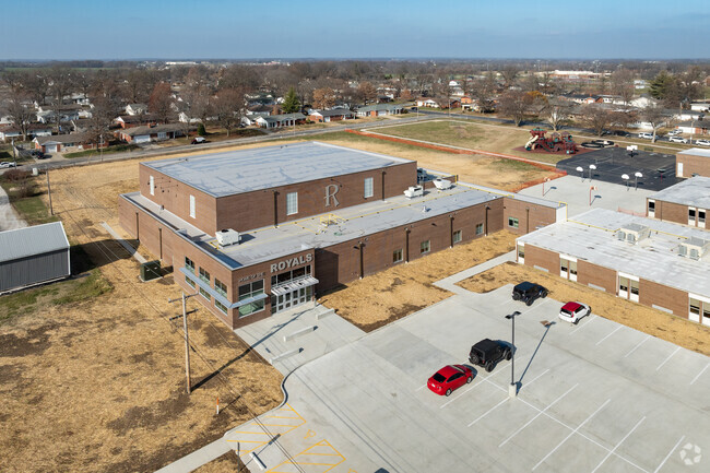 Red Bud Elementary School in Red Bud, IL aligns with Illinois state standards.