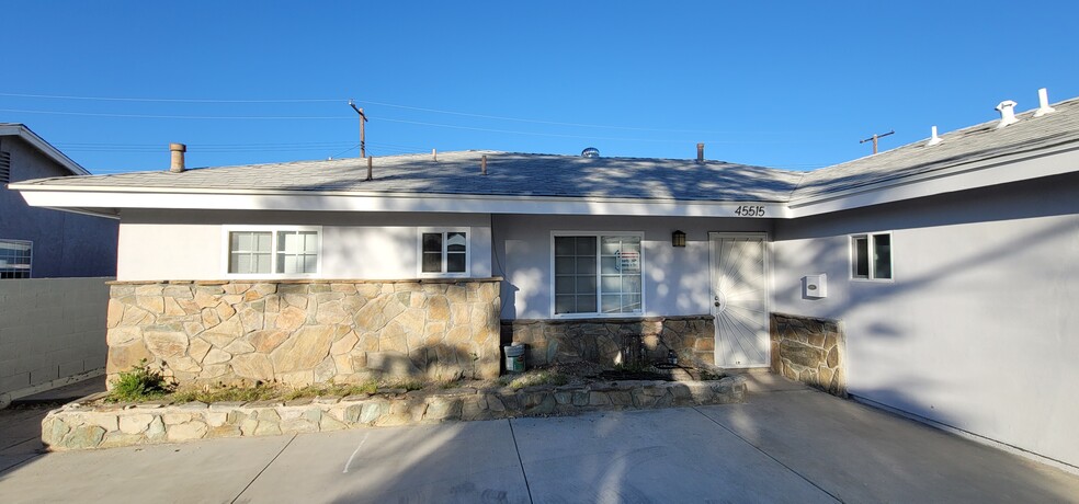 45515 3rd St E, Lancaster, CA 93535 - photo 1