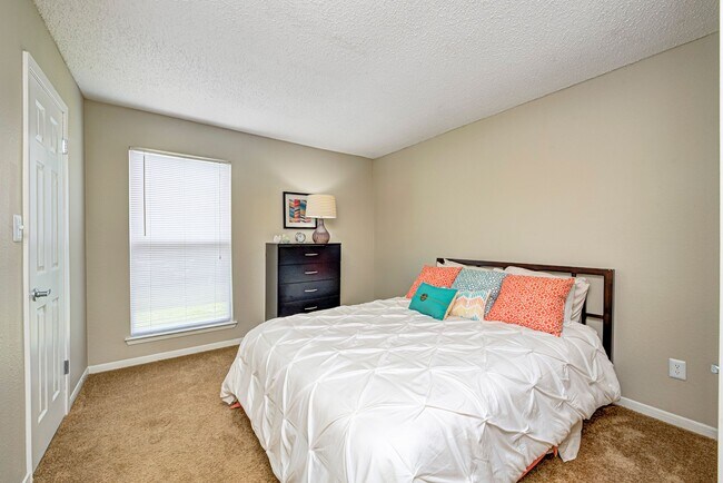 Trails at Lakeside, Indianapolis, IN 46220 - photo 6