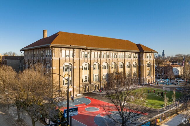 Jahn School of Fine Arts is located near Roscoe Village, Chicago, IL.
