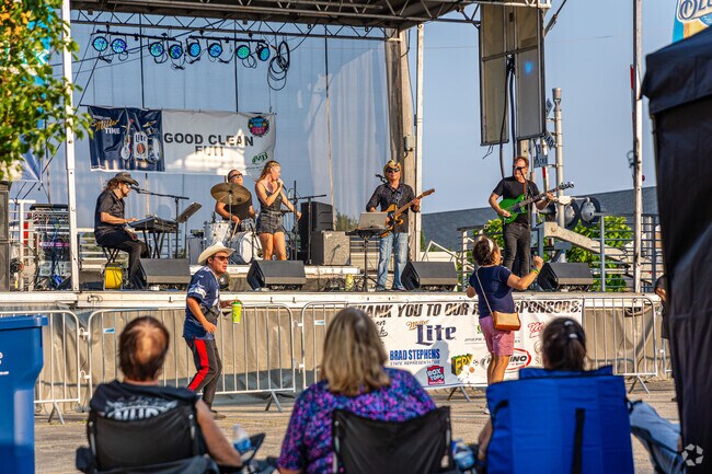 With a plethora of live music events nearby, Oak Park residents get out to party.