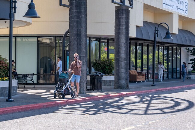 Residents of the Ardenwald neighborhood enjoy shopping at Clackamas Town Center, just minutes away.