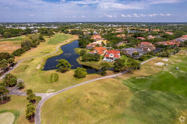 The Bardmoor Golf & Tennis Club sits behind these large residnetial estates in Bardmoor, FL.