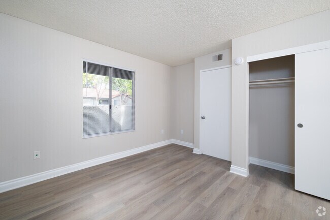 2BR, 2BA - 901SF - Primary Bedroom