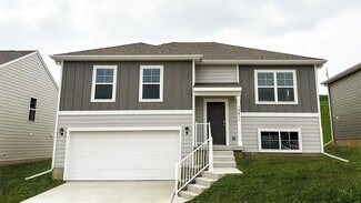 18503 Greenfield St, Omaha, NE 68136