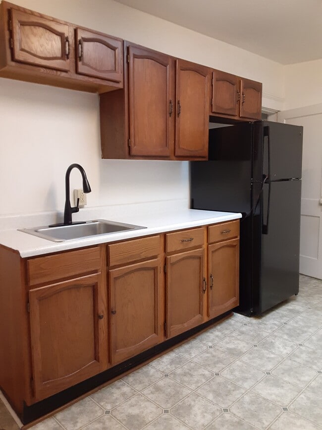 83 Main St unit 83MainSt.Apt.2-E, Westfield, MA 01085 - photo 2