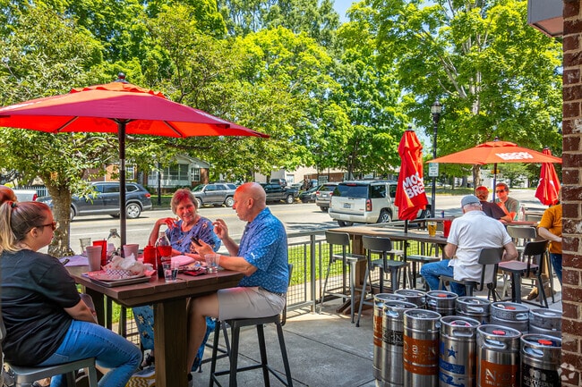 Moo & Brew is the spot for the best burger near the Marshbrooke neighborhood.