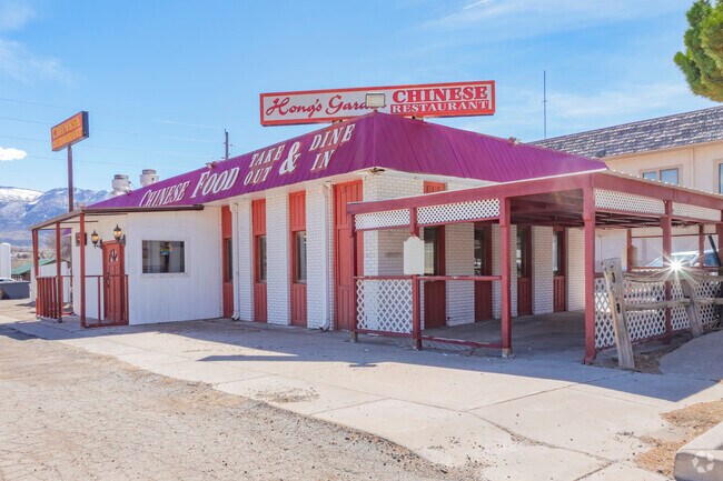 Located near Battlement Mesa, Hong’s Garden offers a family-friendly dining experience with delicious Chinese cuisine.