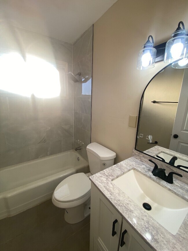 814 Schirmer St unit C, St. Louis, MO 63111 - photo 6