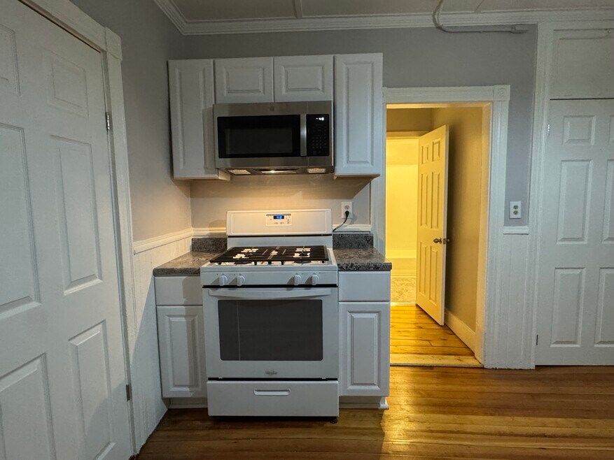 58 Division St unit 2, Lincoln, RI 02838 - photo 1