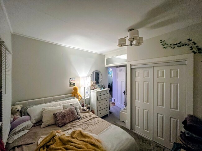 2206 E Locust St unit 2120, Milwaukee, WI 53211 - photo 6