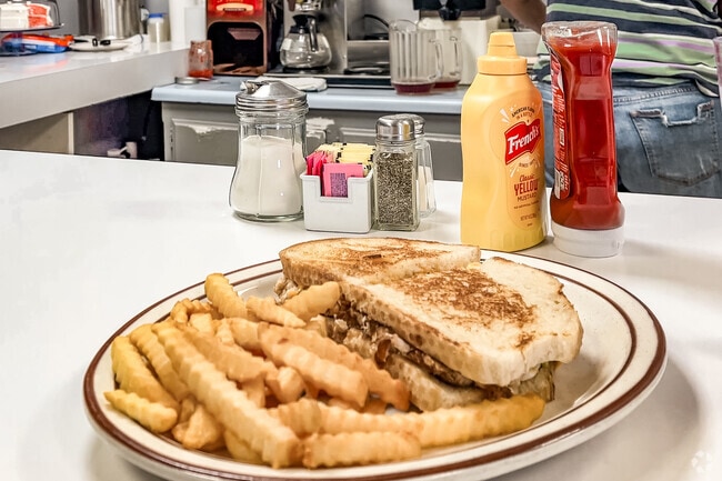 Find all your favorite comfort food at Clara's Cafe near Greenfield Bakersfield.