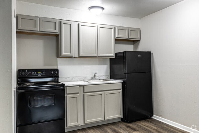 2BR, 1BA - 550SF
