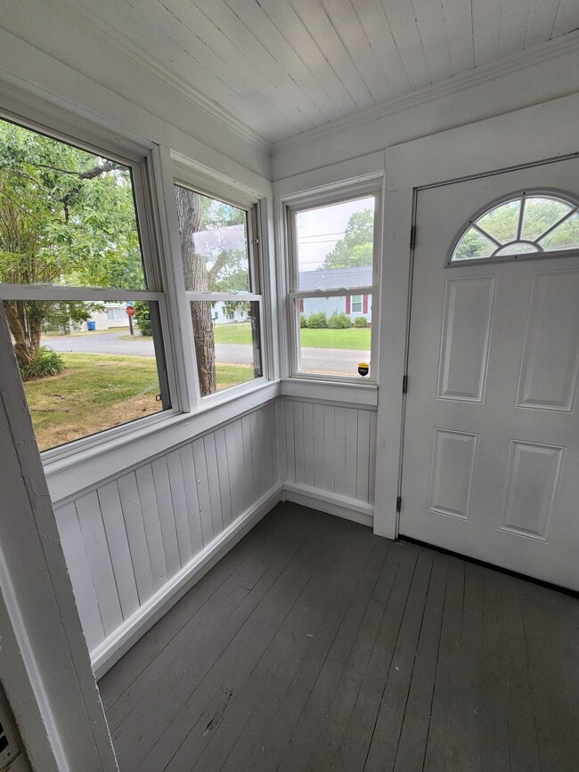 Covered porch/sunroom