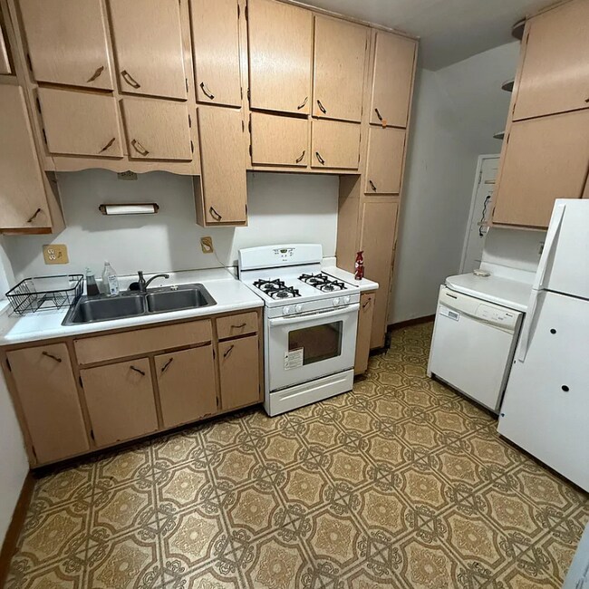 5846 Douglas St, Pittsburgh, PA 15217 - photo 7