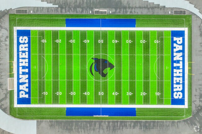 St. Croix High School has a student-teacher ratio of 16:1.
